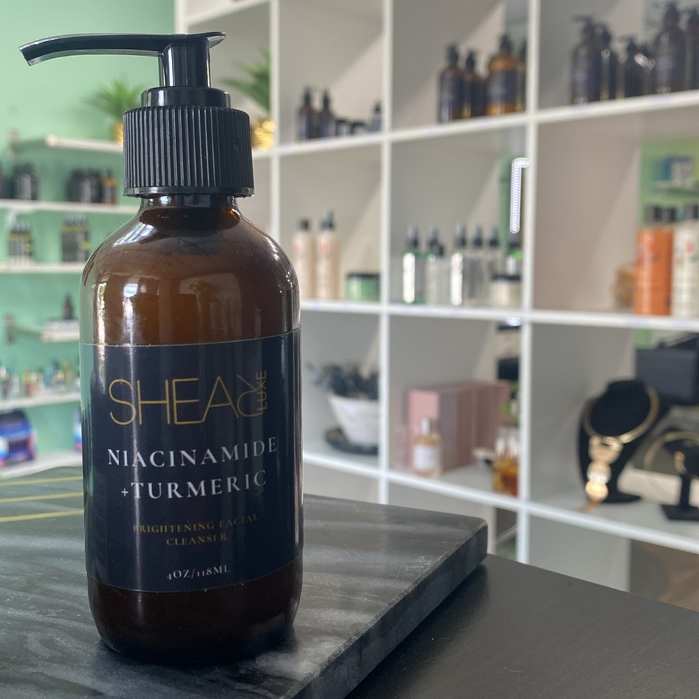 Niacinamide + Turmeric Brightening Facial Cleanser